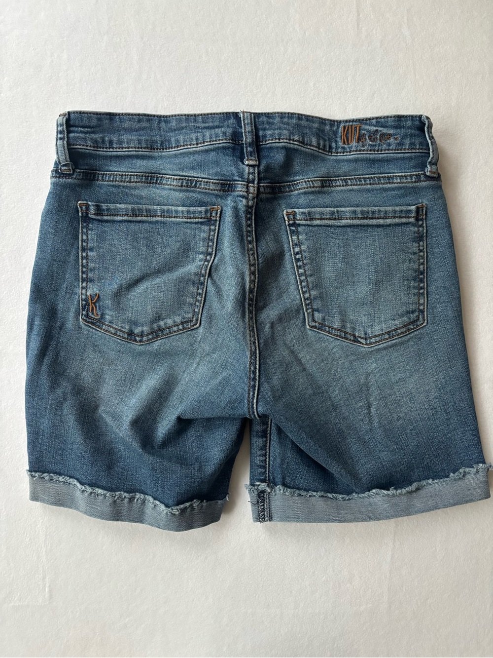 Kut from the Kloth Women's Katy boyfriend shorts Rolled-Hem Denim - Picture 3 of 6